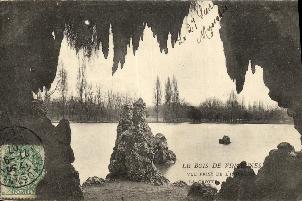 Der Vincennes-Wald — Blick aus dem Inneren der Höhle — Verlag unbekannt - Vorderseite