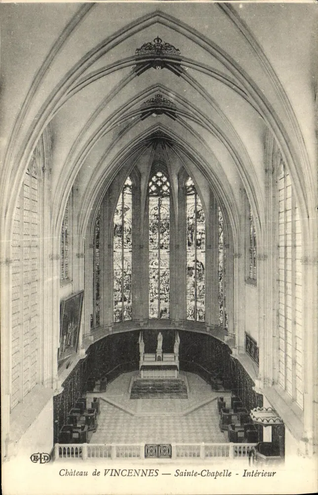 Castelo de VINCENNES — Capela Santa — Interior - Frente