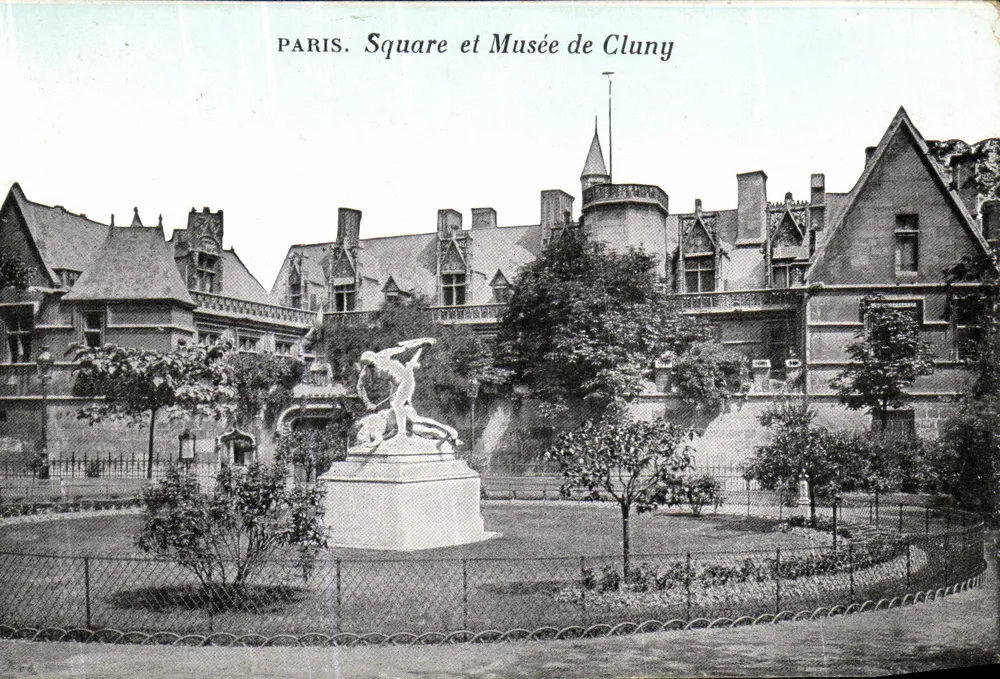 Paris. Square e Museu de Cluny — vista do jardim com estátua — editor não visível - Frente