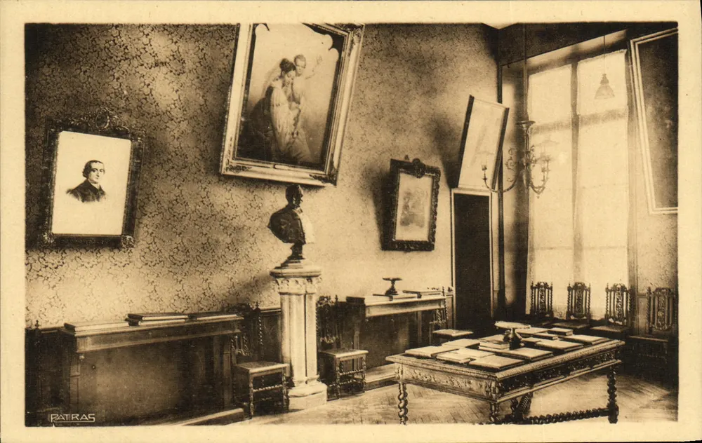 École Massillon — Ehemaliges Hotel Fieubet — Paris IVe — Innenansicht - Vorderseite