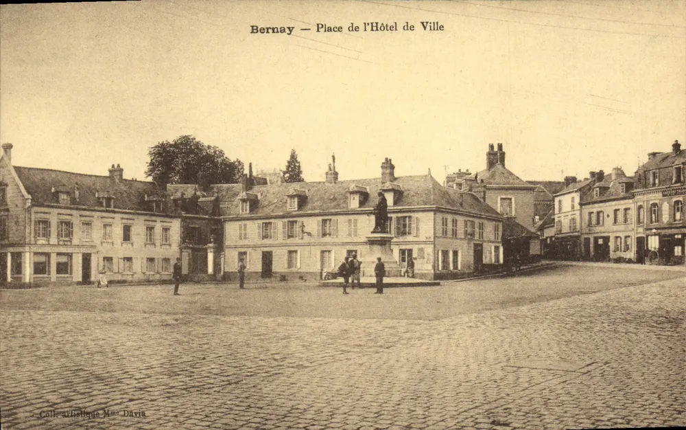 Bernay — Praça do Hotel de Ville — Coleção artística da Sra. Davia - Frente