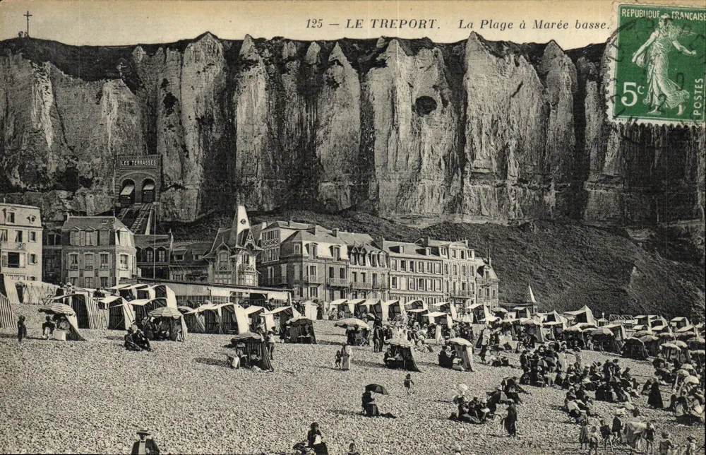 Le Tréport — A Praia com Maré Baixa — Les Temmasse — n.º 125 - Frente