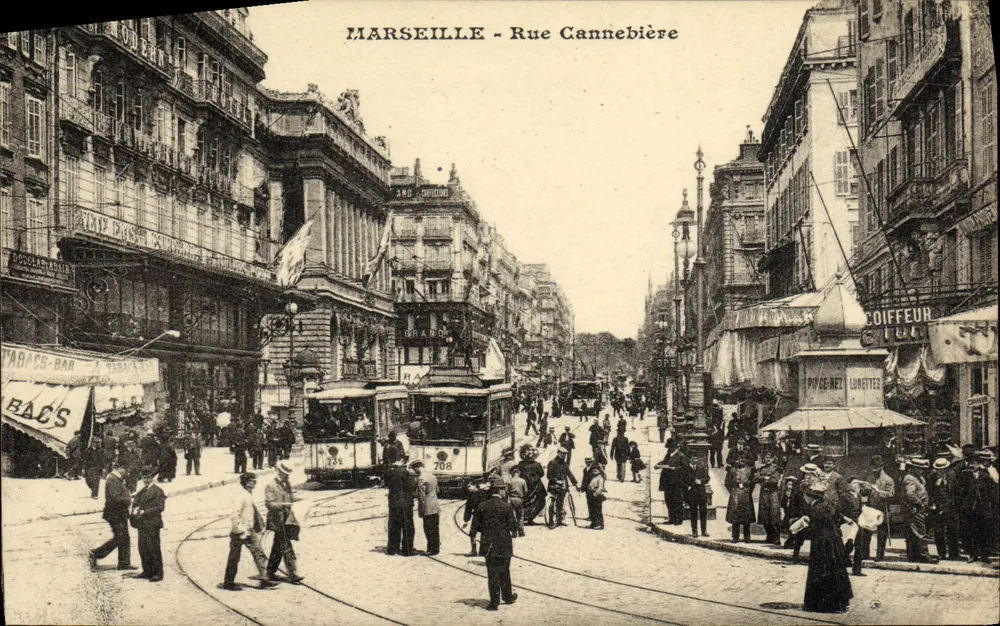 Marselha - Rue Cannebière — vista da rua com o trêm n°708 — editor não identificado - Frente