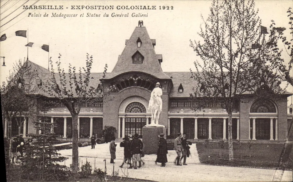 Marseille - Kolonialausstellung 1922 — Palast von Madagaskar und Statue des Generals Gallieni - Vorderseite