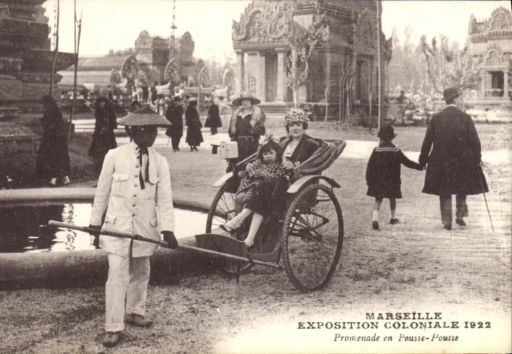 Promenade im Pousse-Pousse — Kolonialausstellung Marseille 1922 — Verleger unbekannt - Vorderseite