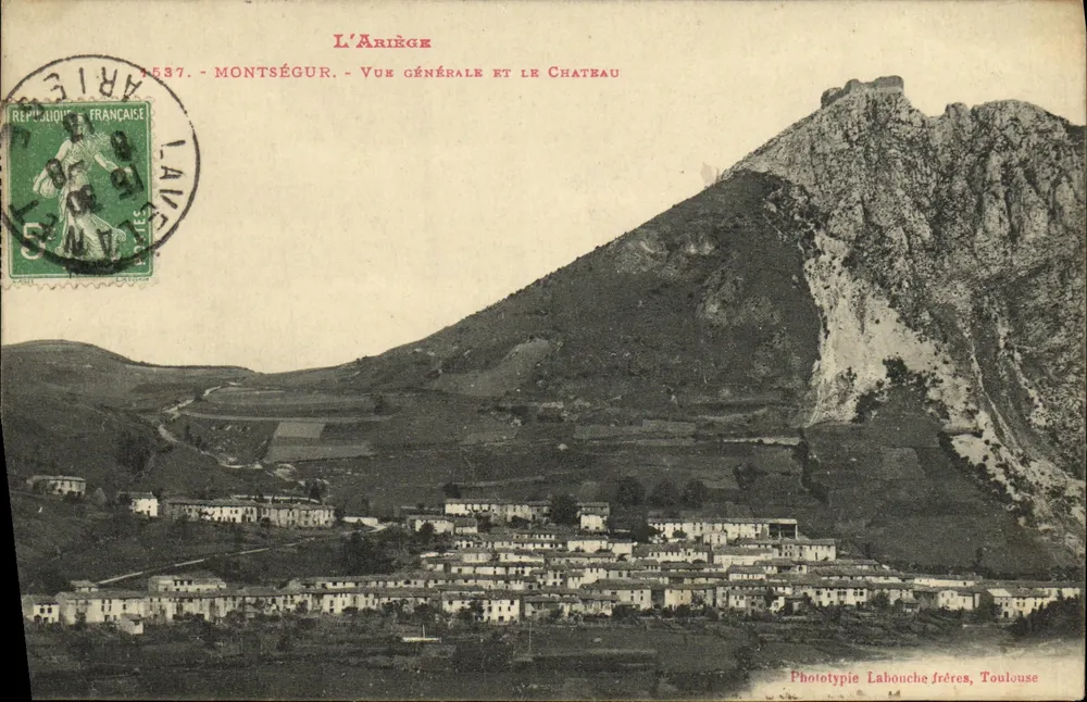 Montségur — Vista general y el castillo — Fototipia Lahouche frères, Toulouse - Anverso