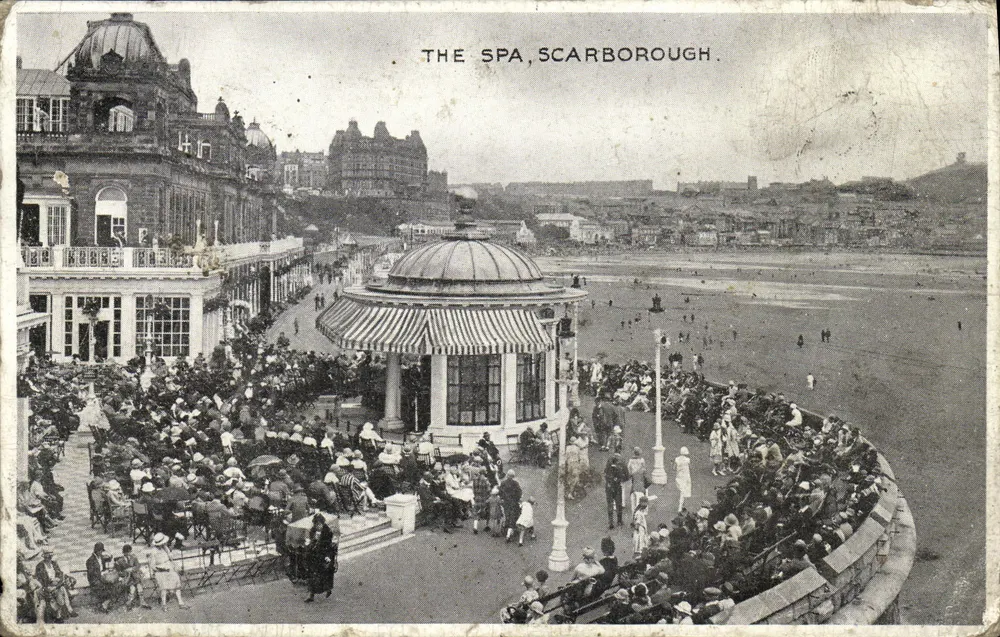 स्पा, स्कारबोरोग — समुद्र के किनारे की दृश्य, टेरेस और कियोस्क के साथ — एडिटर ई. एफ. डब्ल्यू. डेनिस & संस, लिमिटेड - आगे