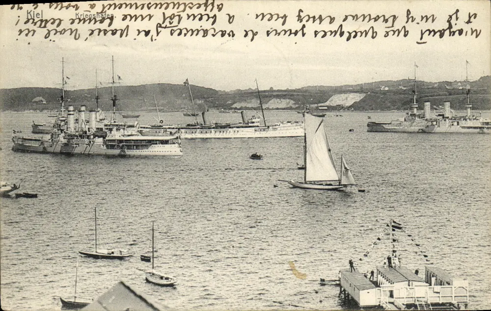 Kiel — Porto com navios de guerra e barcos a vela — Kriegschafter - Frente