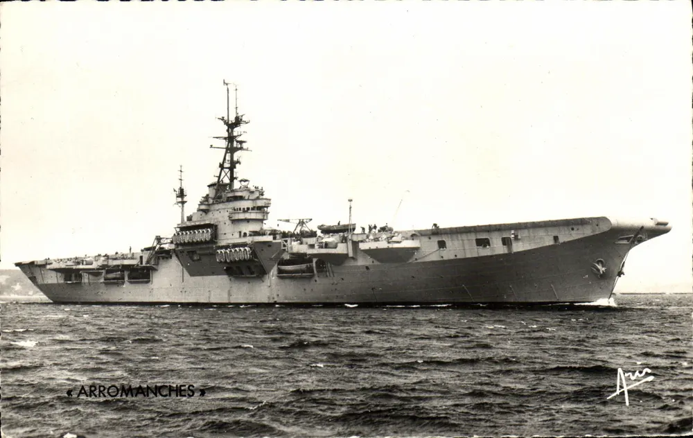 L'ARROMANCHES — Porta-aviões — Edições ARIS - Frente