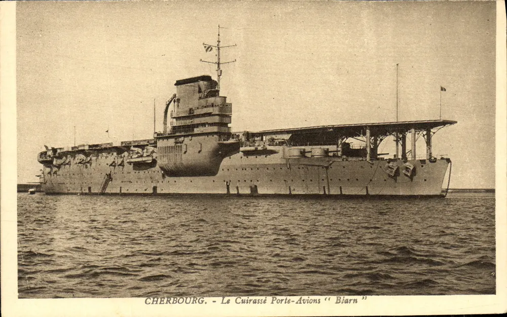 Cherbourg - Der Flugzeugträger Schlachtschiff "Biarn" - Vorderseite