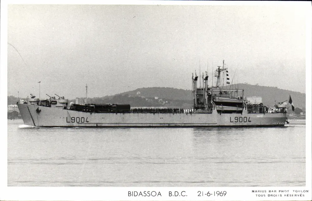 BIDASSOA — L9004 — Marius Bar Phot Toulon - Frente