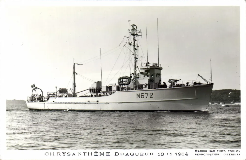 Crísantemo — Dragador M672 — Marius Bar, Toulon - Frente