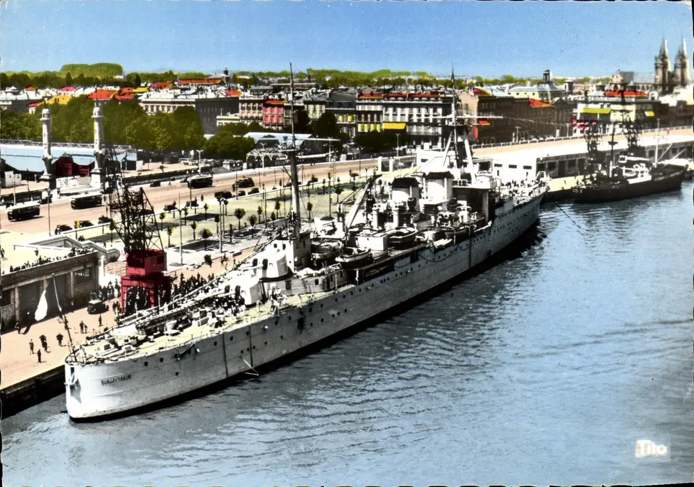 Autonomer Hafen von BORDEAUX — Kreuzer vor den Quinconces — Verlag BERJAUD, Serie 44 - Vorderseite