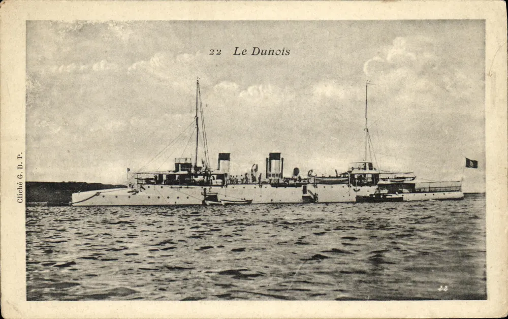 Le Dunois — navio de guerra francês — Cliché G. B. P. - Frente