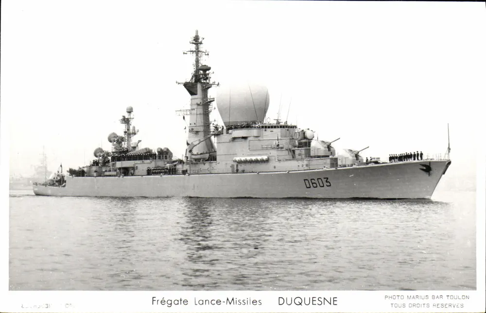 Fragata lançadora de mísseis DUQUESNE — D603 — Foto Marius Bar, Toulon - Frente