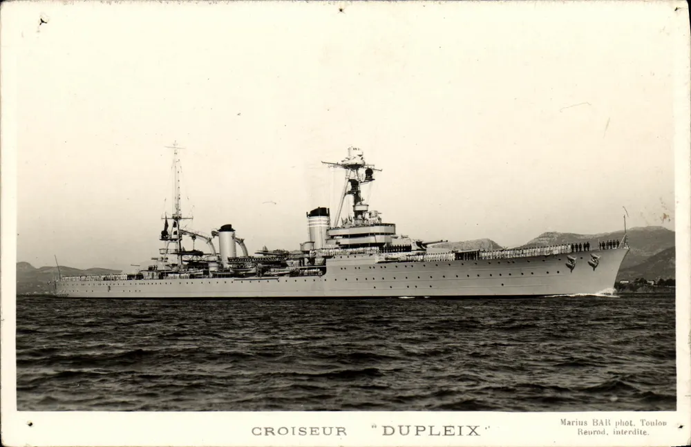 CROISEUR "DUPLEIX" — vue de profil en mer, éditeur Marius BALT phot. Toulouse - Frente