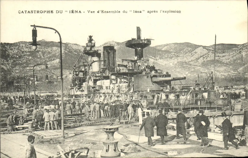 Katastrophe des "Iéna" — Überblick nach der Explosion — Atelier de Phototypie Gueide, Marseille - Vorderseite