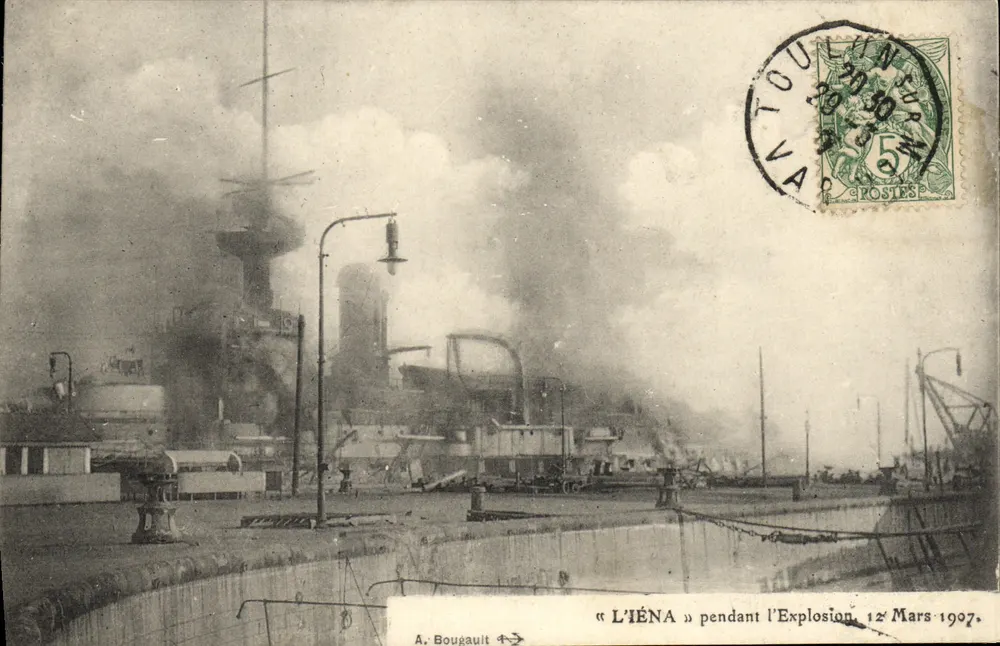 O IÉNA durante a explosão — 12 Março 1907 — A. Bougault - Frente