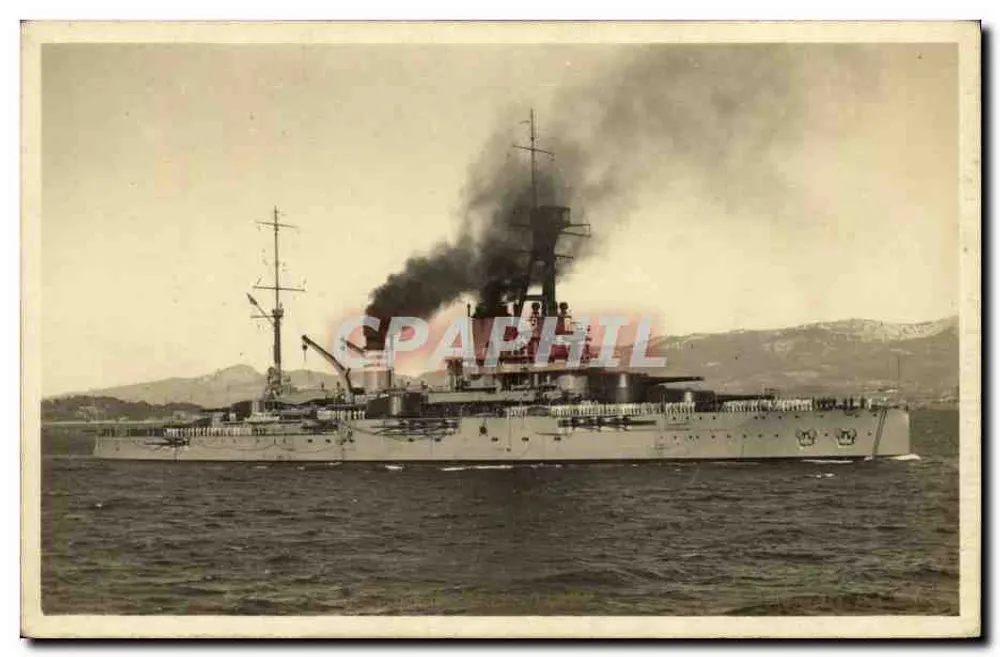 Navio de guerra — vista lateral no mar — editor J&M - Frente