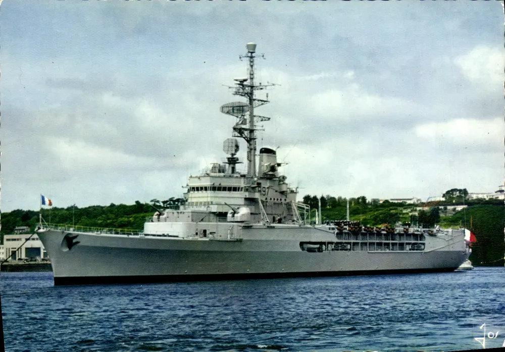 Brest (Finistère) — O Porta-Helicopteros "Jeanne d'Arc" — Edições de Arte JOS - Frente