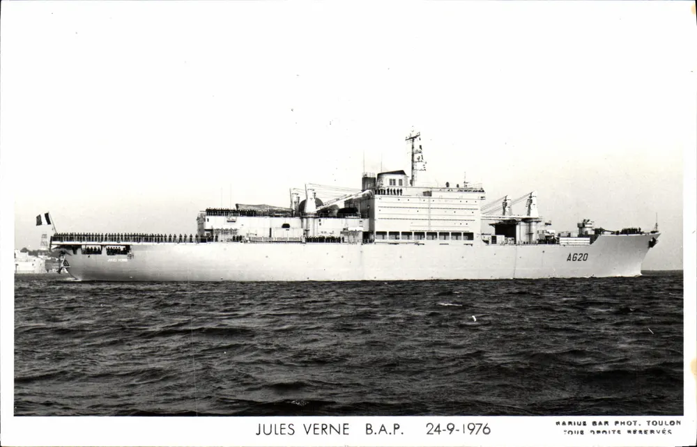 Jules Verne — navio da B.A.P. — Marius Bar Fot. Toulon - Frente