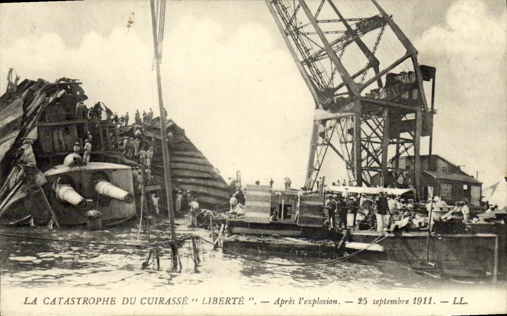 Die Katastrophe des Schlachtschiffes "Liberté" — Nach der Explosion — 25. September 1911 — LL. - Vorderseite