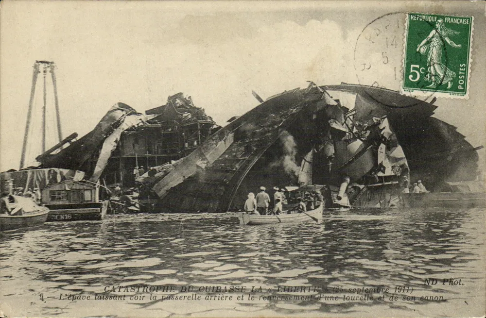 Katastrophe des Panzerschiffes La « Liberté » — 25. September 1911 — ND Phot. - Vorderseite