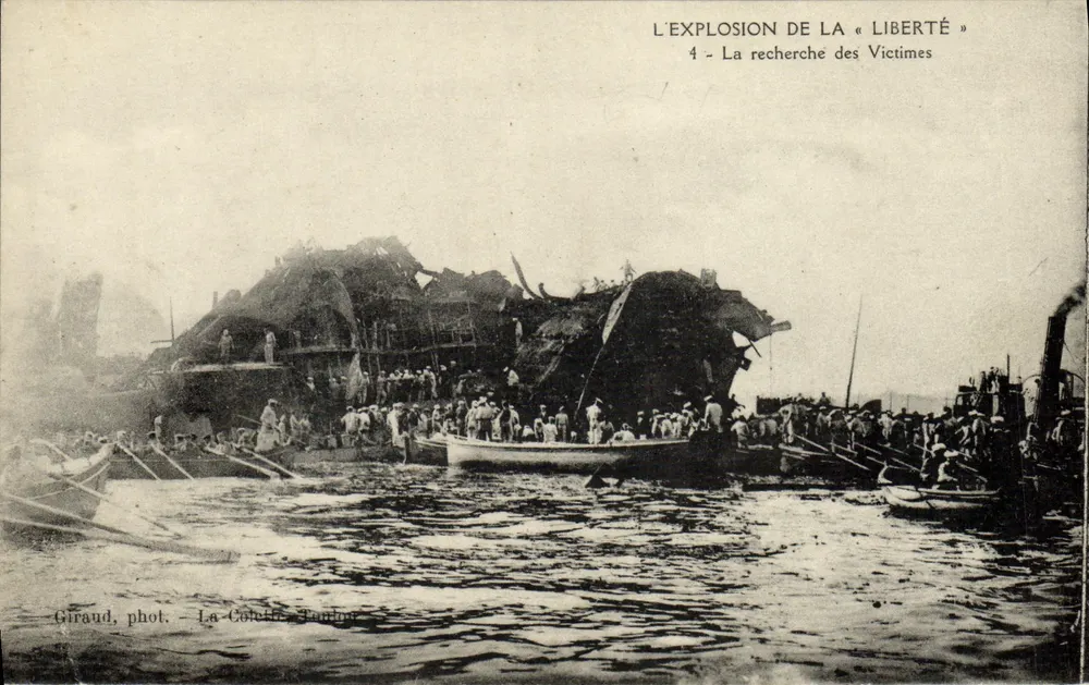 Die Explosion der « Liberté » — 4 — Die Suche nach Opfern — Giraud phot. — La Colette — Toulouse - Vorderseite