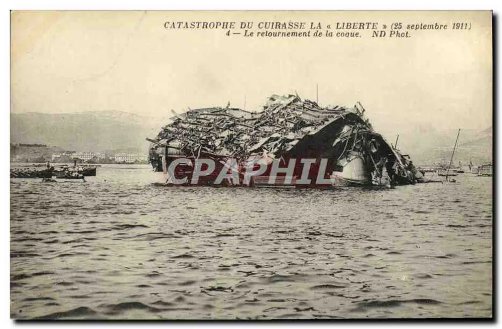 Katastrophe des Panzerschiffes La Liberté — Das Umkippen der Schiffsplane — ND Phot. - Vorderseite