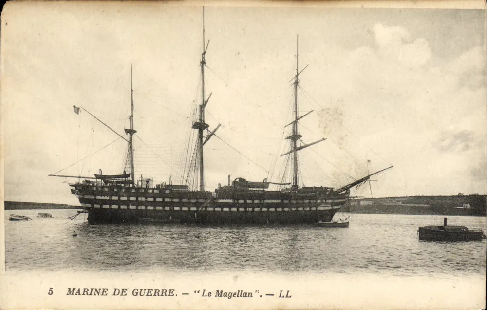 Marinha de guerra — O Magalhães — LL - Frente