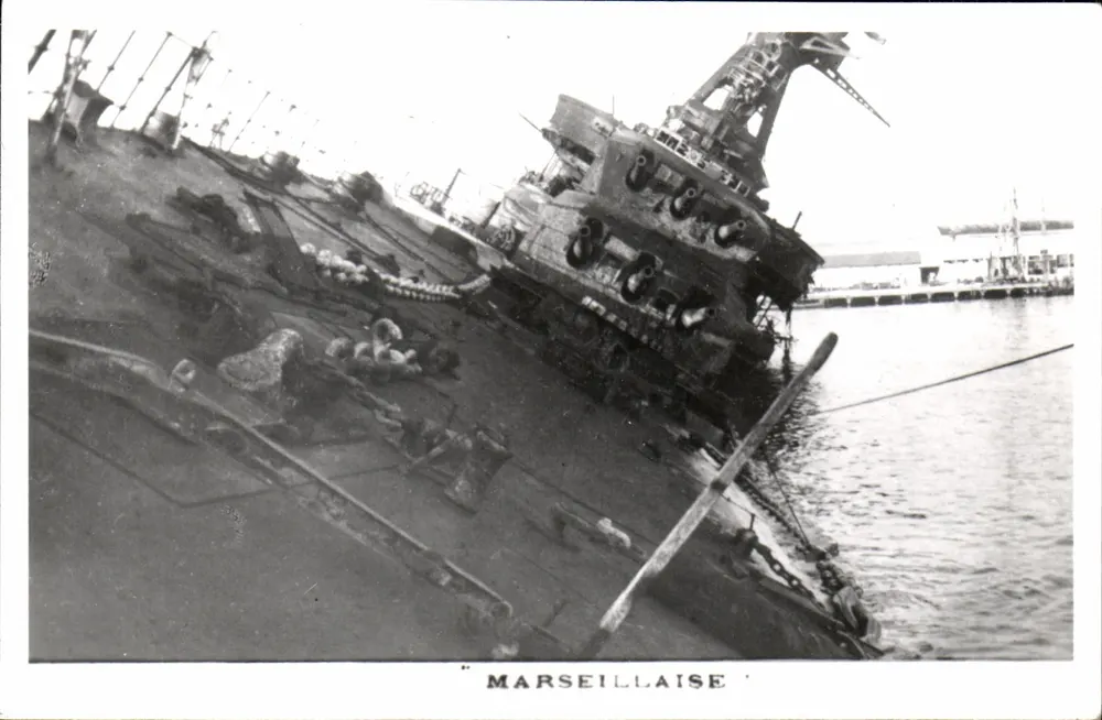 O navio "Marseillaise" — naufragado em um porto — editor Marius Bar, Toulon - Frente