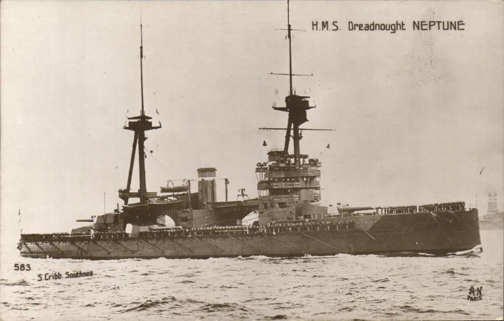 H.M.S. Dreadnought NEPTUNE — navio de guerra — S. Cribb, Southsea - Frente