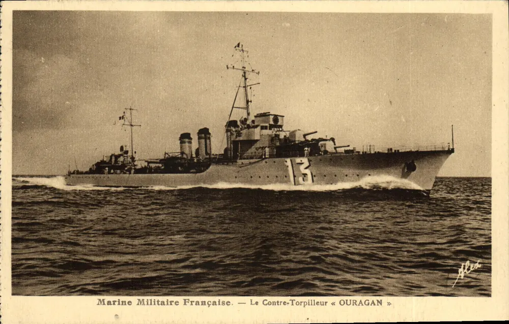 Marinha Militar Francesa — O Contratorpedeiro « OURAGAN » — Alex - Frente