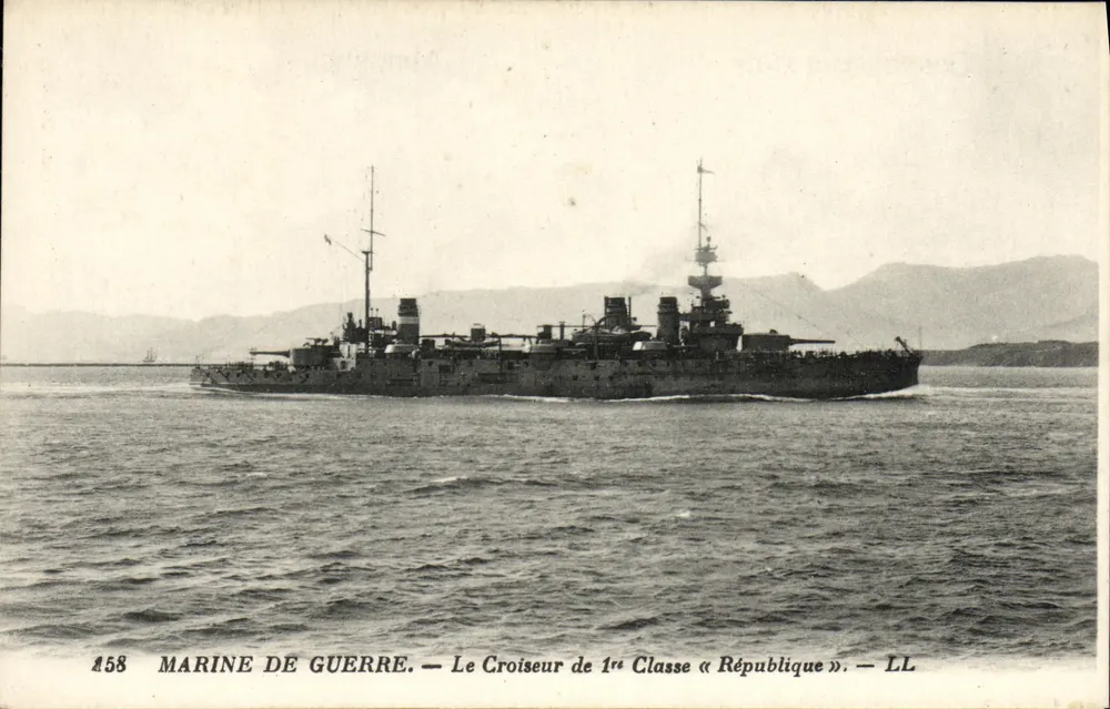 Kriegsmarine — Der erste Klasse Kreuzer « République » — LL - Vorderseite