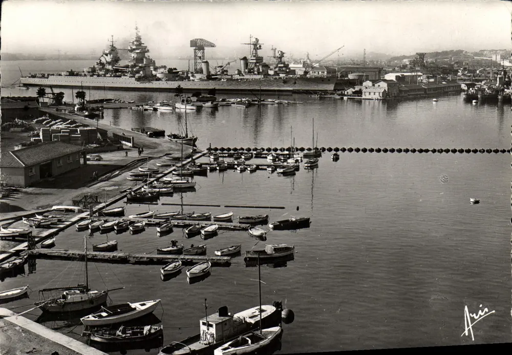 Toulon — Kreuzer « Le Richelieu » im Hafen — Editions ARIS - Vorderseite