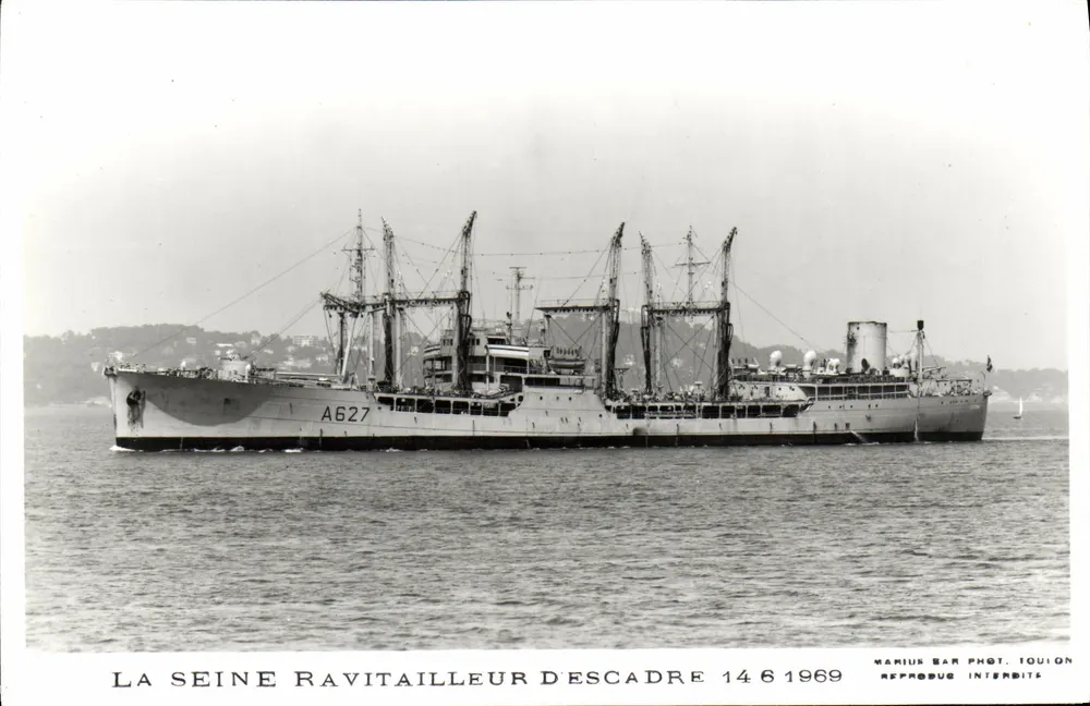 Die Seine — Versorgungsschiff descadre — Marius Bar Fotografie, Toulon - Vorderseite