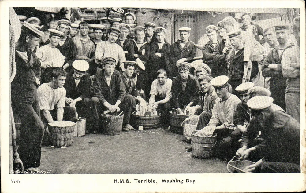 H.M.S. Terrible — Washing Day — Photo Dole & Polden Ltd. n° 7747 - Vorderseite