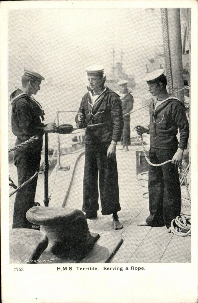 H.M.S. Terrible — Servindo uma corda — Foto Dale & Wolden Co. n°7753 - Frente