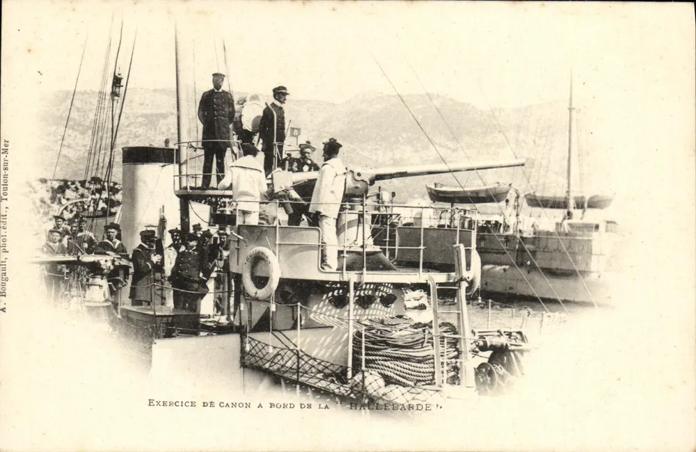 Kanonenübung an Bord der 'Hallebarde' — A. Bougault, phot. publ., Toulon-sur-Mer - Vorderseite