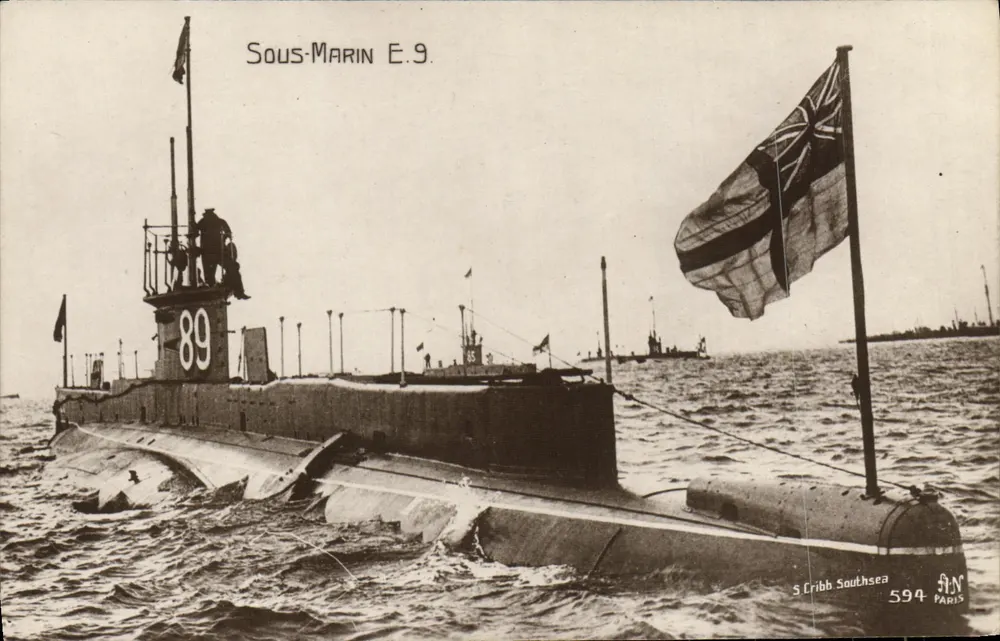 Submarino E.9 — S. Cribb Southsea, n°594 — Paris - Frente