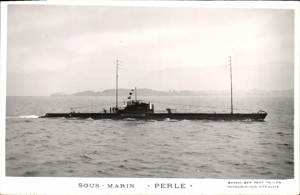 Submarino « Perle » — reprodução fotográfica — Marius Bar, Fot. Toillon - Frente