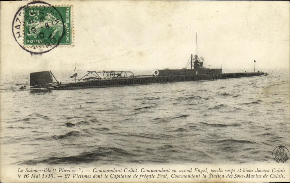 O Submersível "Pluviose" — Comandante Callot, Comandante Adjunto Engel, perda de corpo e bens diante de Calais em 26 de Maio de 1910 — Estação dos Submarinos de Calais - Frente