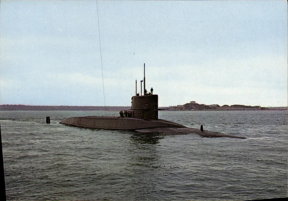 Atom-U-Boot mit Raketenstart — Brest (Finistère) — Les Éditions du Gabier, n° 3104 - Vorderseite