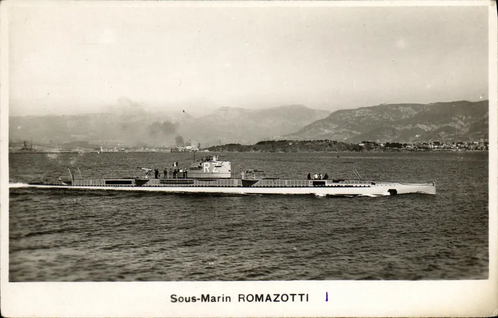 Submarino ROMAZOTTI — navio militar italiano — n° 74 - Frente