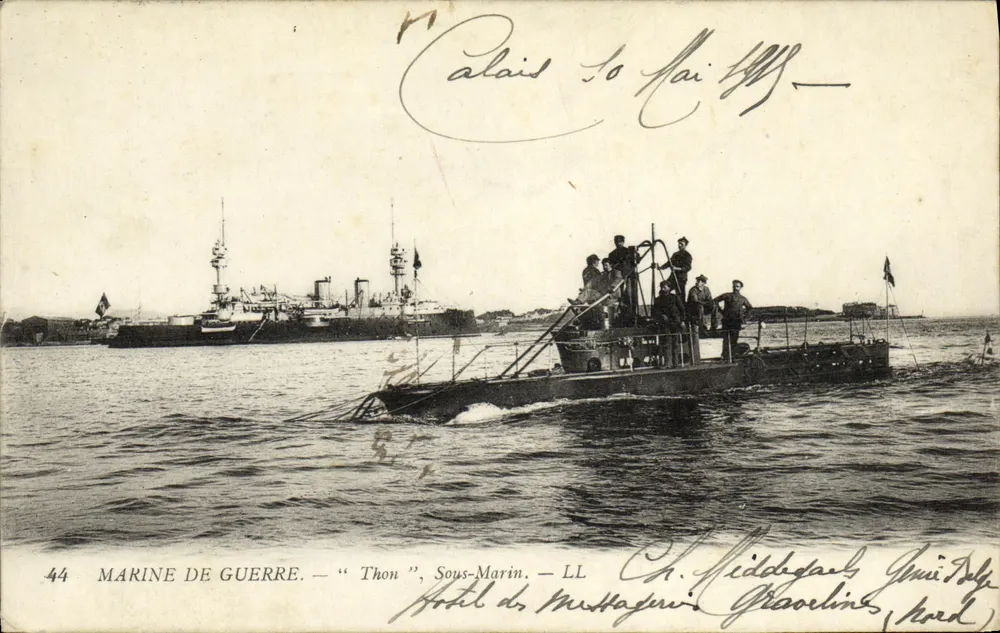 Calais — Submarino 'Thon' — Editor G. M. G. n°44 - Frente