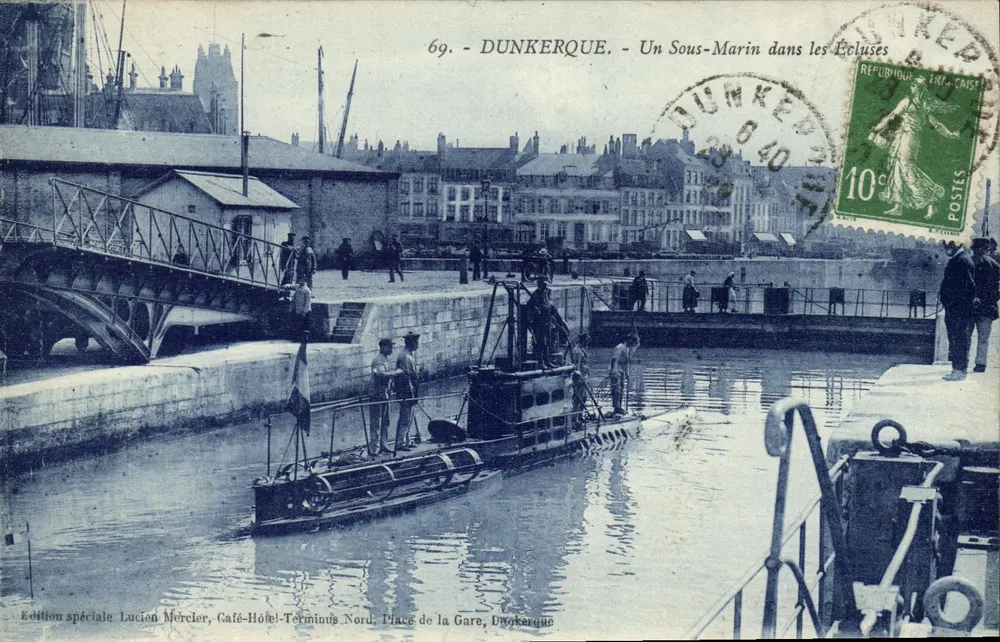 Dunkerque - Um Submarino nas Éclusas — Edição especial Lucien Mercier, Café-Hôtel-Terminus Nord, Place de la Gare, Dunkerque - Frente