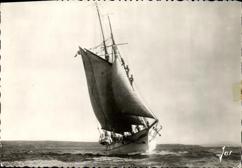 Brest (Finistère) — Uma das goeletas da Escola Naval — Edições d'Art Jos - Frente
