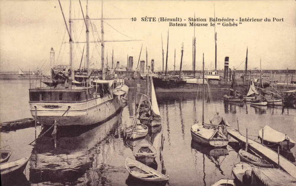 Sète (Hérault) - Seebadestation - Innenansicht des Hafens - Mousseboot "Gabès" - Vorderseite
