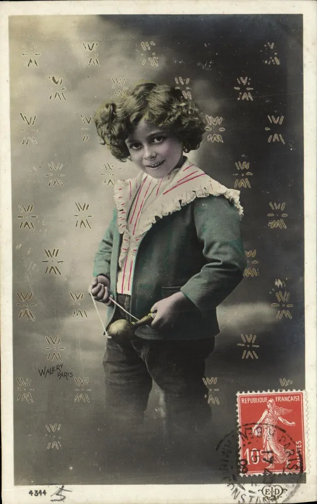 Kind, das mit einem Spielzeug spielt — Walery Paris — n°4344 - Vorderseite