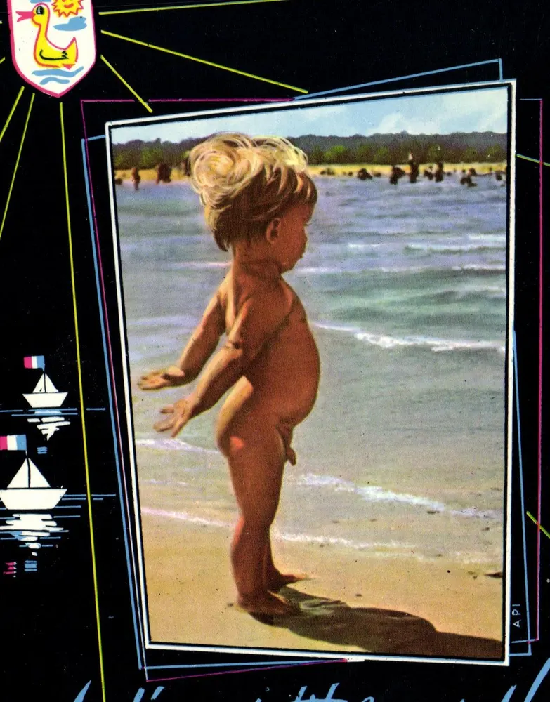 Kind am Strand — Illustration — API - Vorderseite